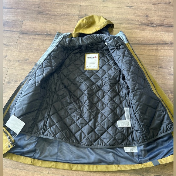 NWT REEBOK 3-1 TECH JACKET TO TACKLE WIND RAIN AND COLD IN SIZE SMALL MEN HOODED - Picture 5 of 12